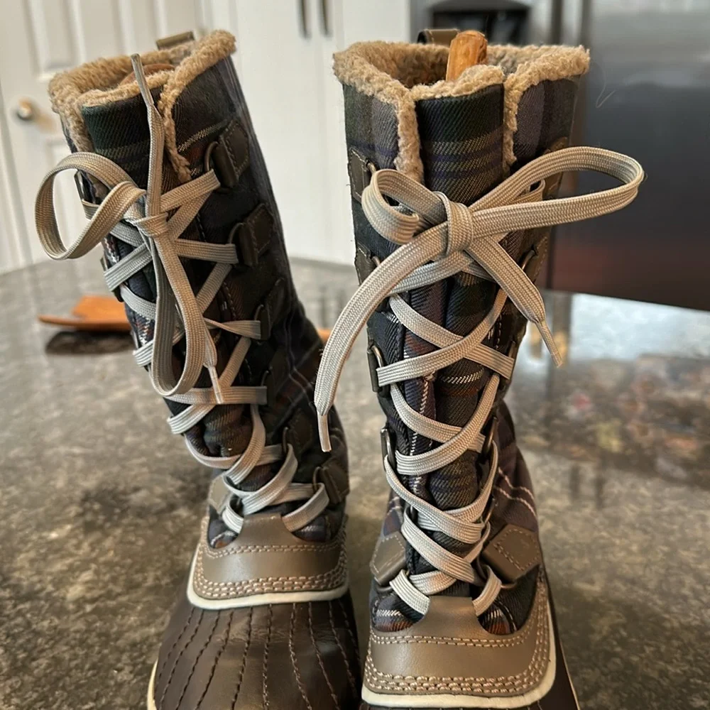 Sorel plaid waterproof lace up boots